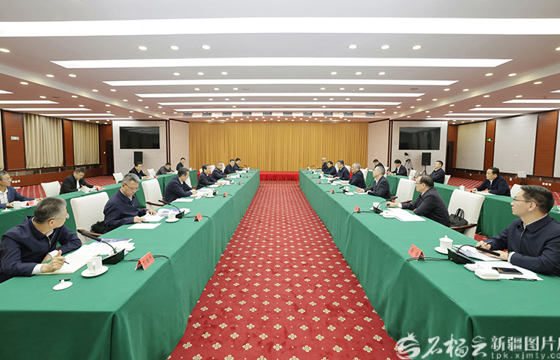 陳小江艾爾肯·吐尼亞孜會(huì )見(jiàn)中國煤炭地質(zhì)總局黨委書(shū)記賈春曲